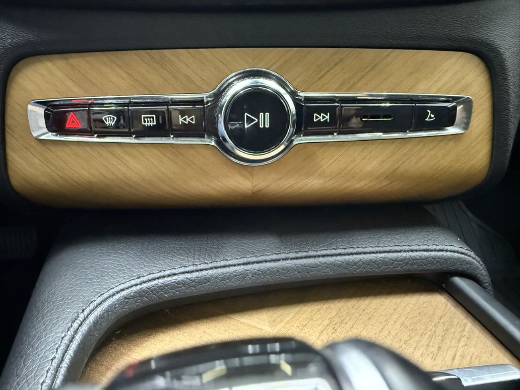 2022 Volvo XC90 Image 21