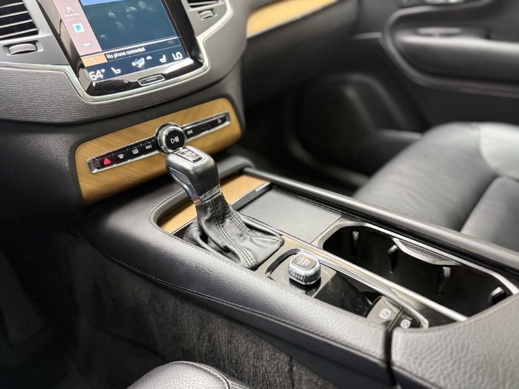 2022 Volvo XC90 Image 22