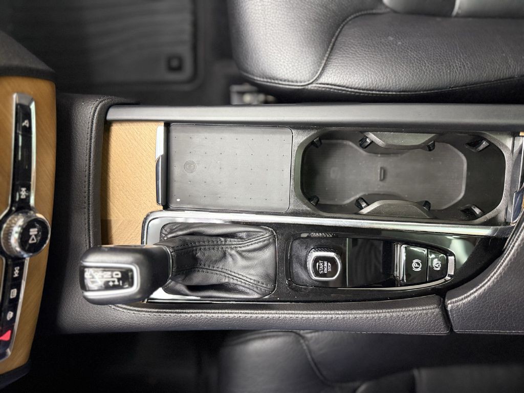 2022 Volvo XC90 Image 23