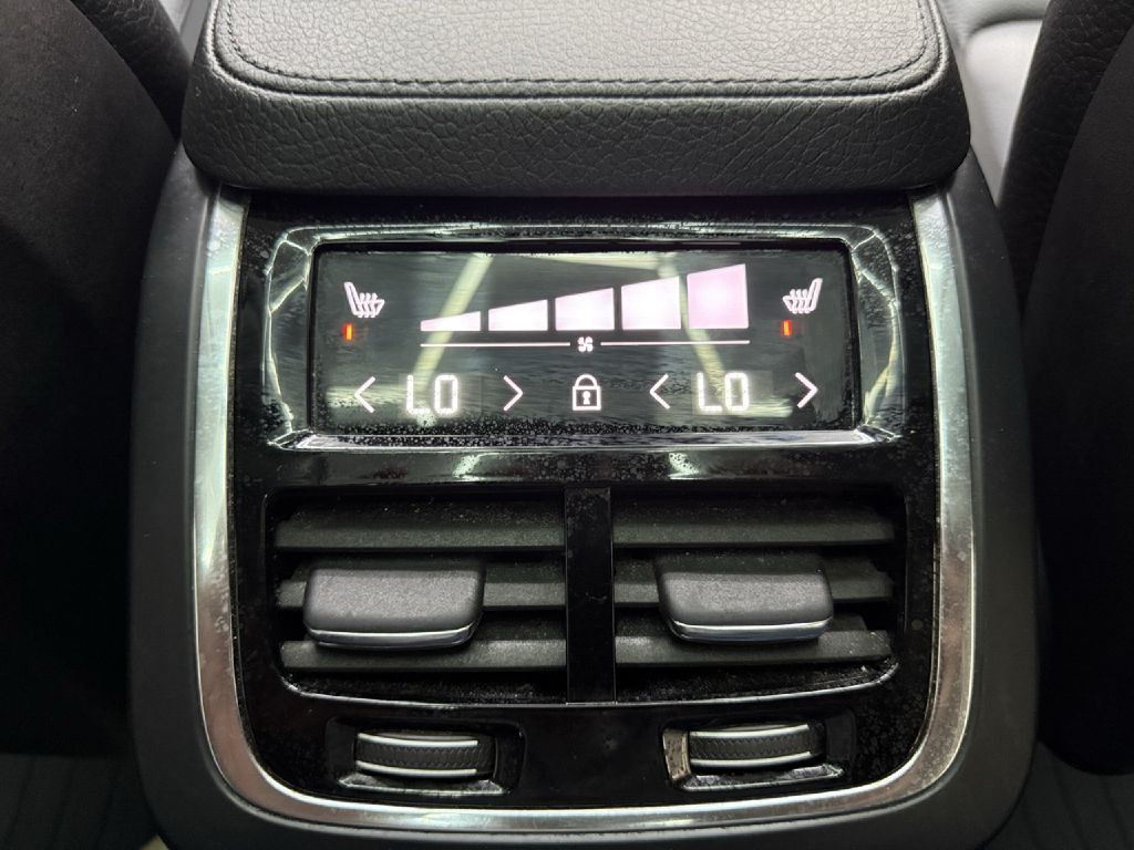 2022 Volvo XC90 Image 27