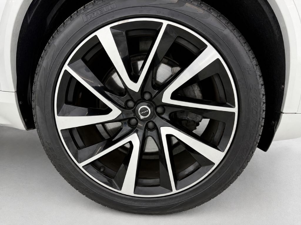 2022 Volvo XC90 Image 37