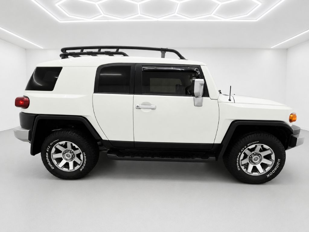2014 Toyota FJ Cruiser Image 2