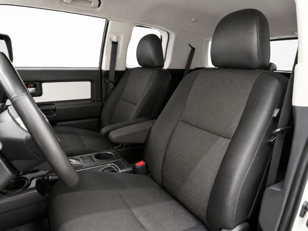 2014 Toyota FJ Cruiser Image 9