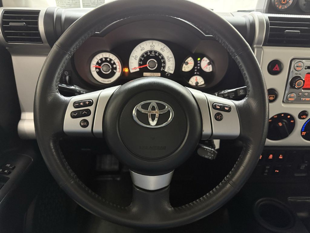 2014 Toyota FJ Cruiser Image 11