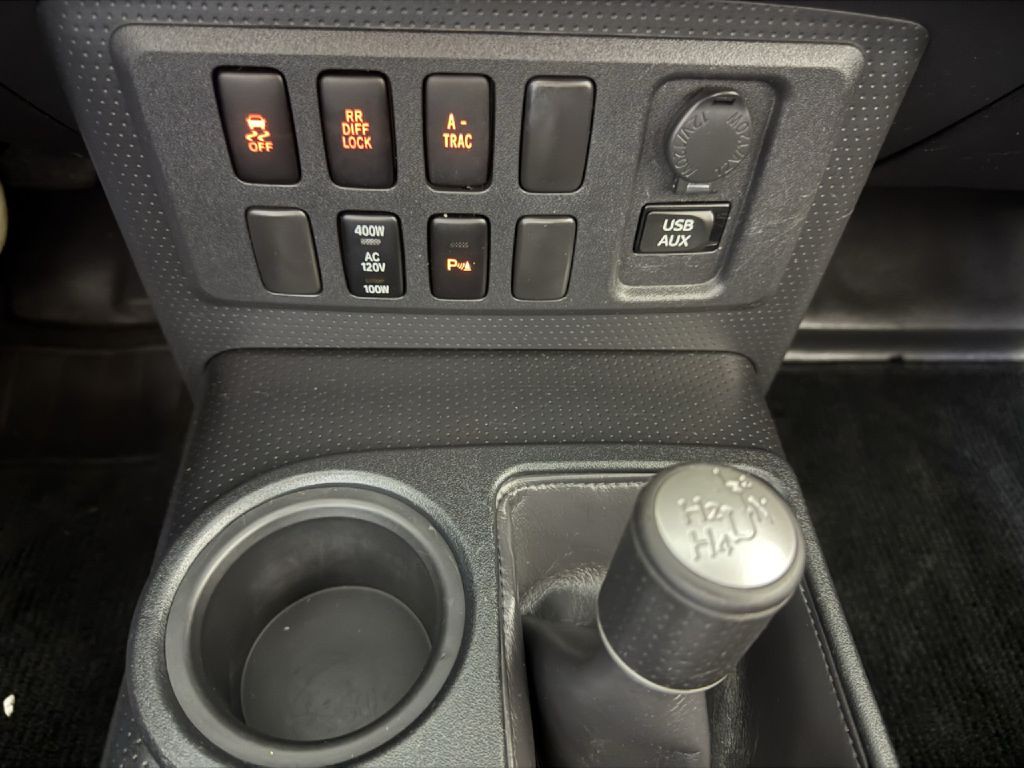 2014 Toyota FJ Cruiser Image 16
