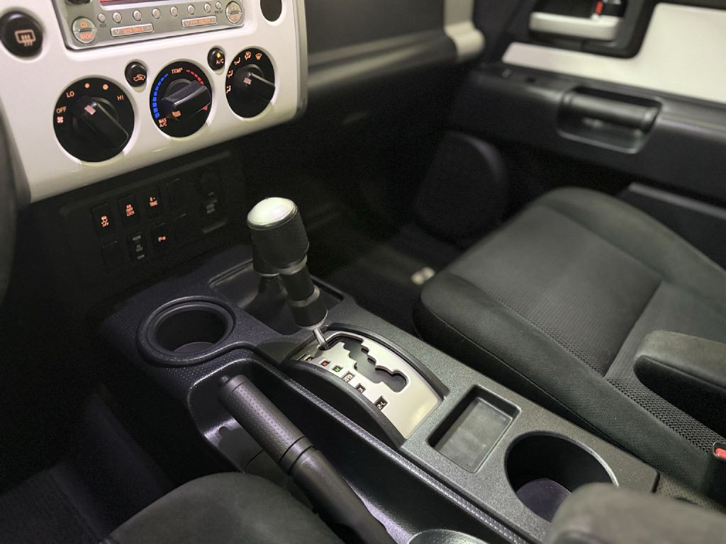 2014 Toyota FJ Cruiser Image 17