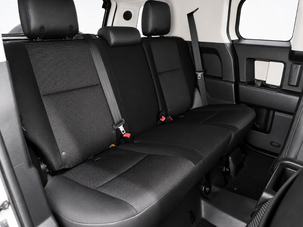 2014 Toyota FJ Cruiser Image 21