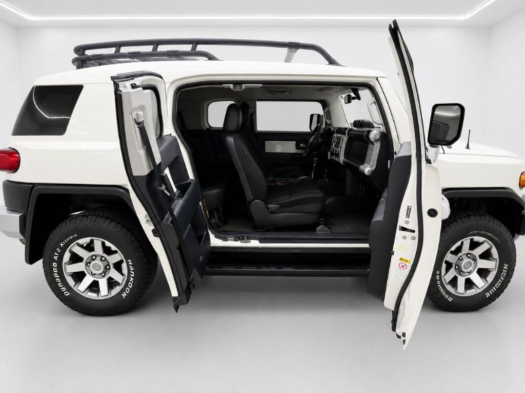2014 Toyota FJ Cruiser Image 22