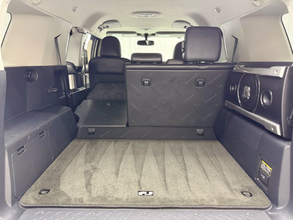 2014 Toyota FJ Cruiser Image 25