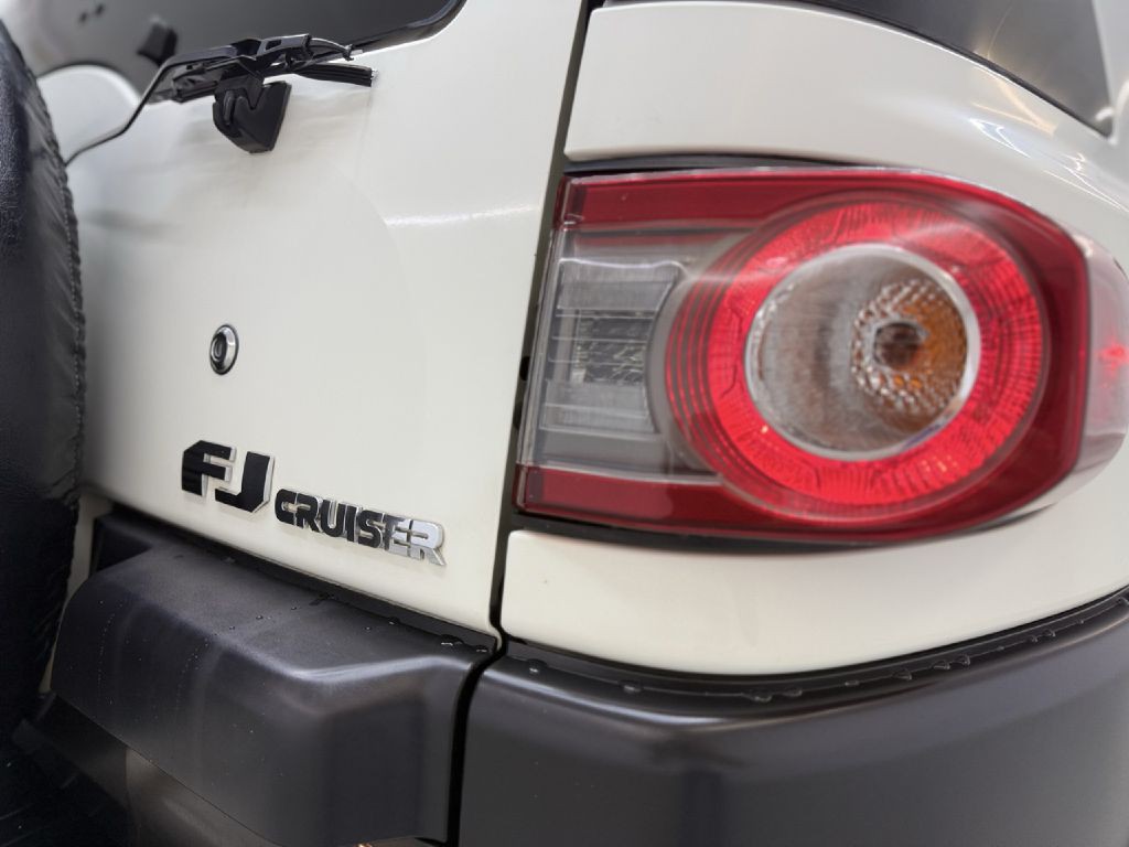 2014 Toyota FJ Cruiser Image 35