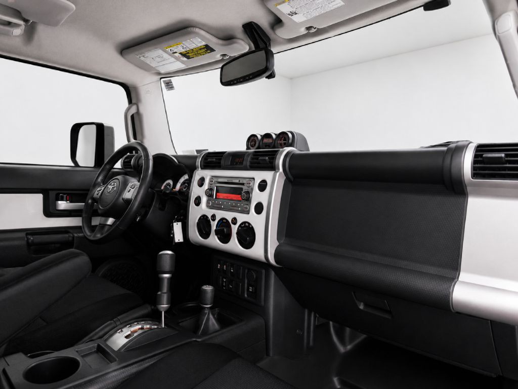 2014 Toyota FJ Cruiser Image 36
