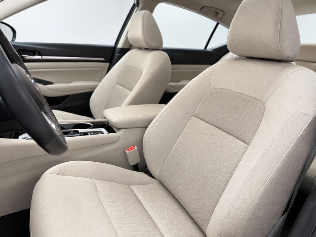 2022 Nissan Altima Image 9