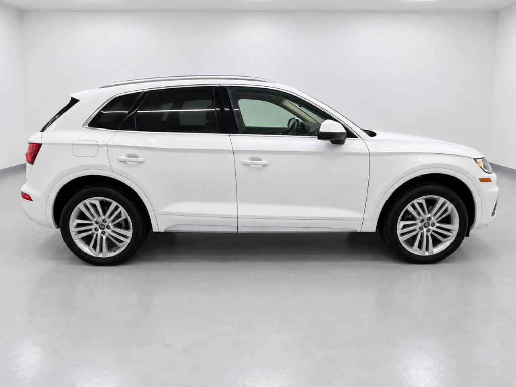 2020 Audi Q5 Image 2