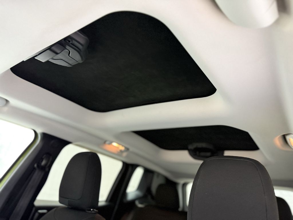 2016 Jeep Renegade Image 10