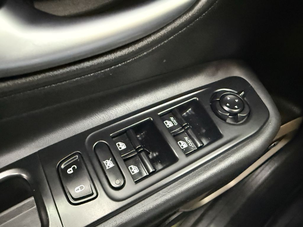 2016 Jeep Renegade Image 11