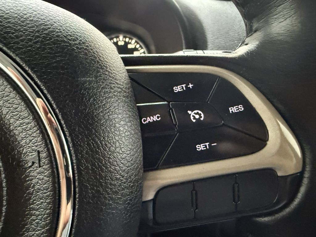 2016 Jeep Renegade Image 14