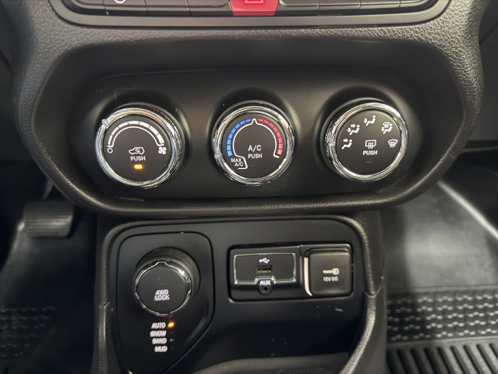 2016 Jeep Renegade Image 18