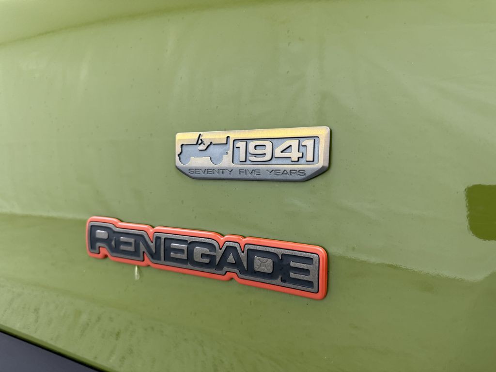 2016 Jeep Renegade Image 38