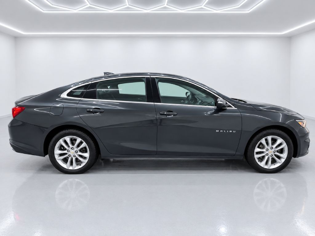 2018 Chevrolet Malibu Image 2