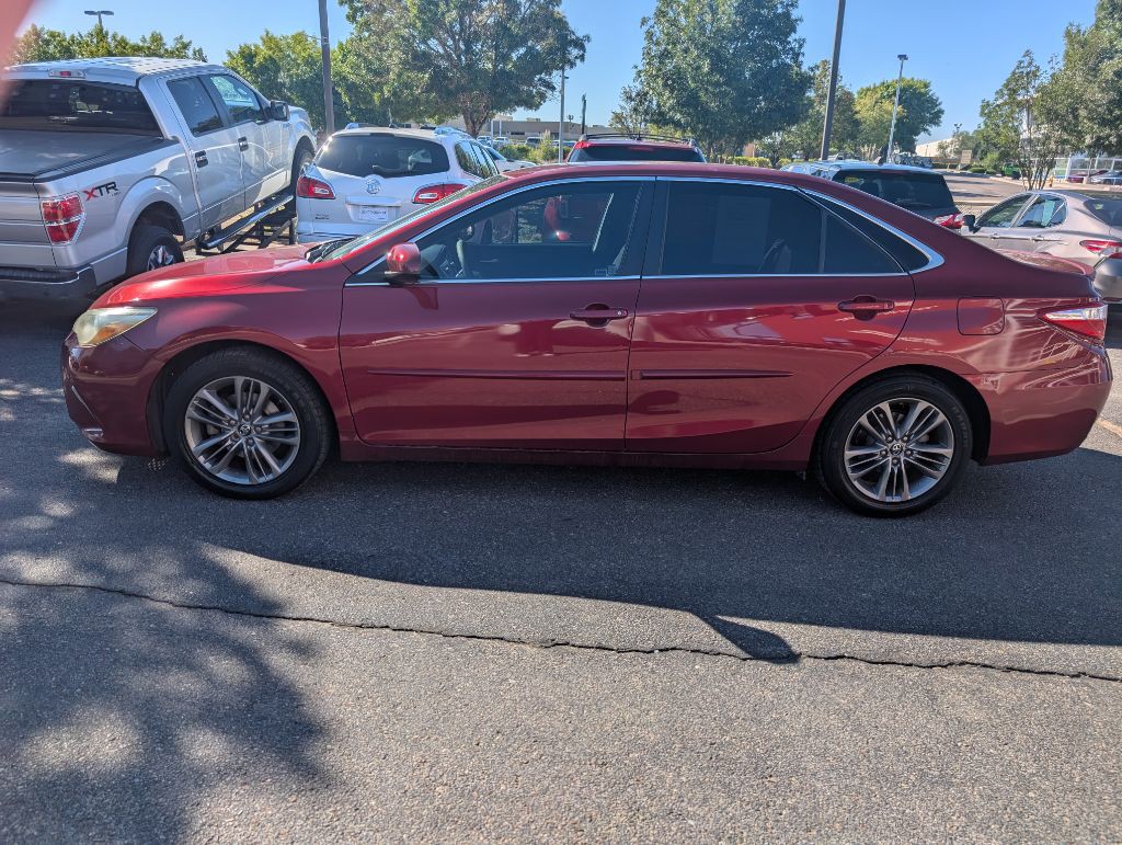 2016 Toyota Camry Image 2