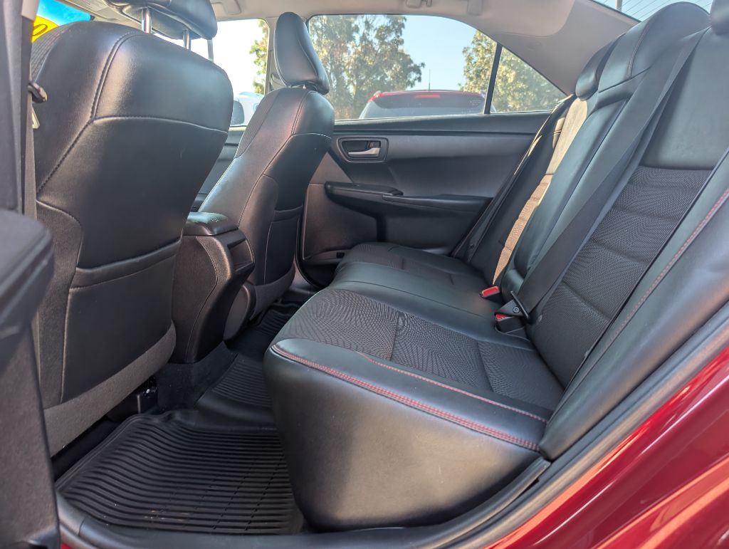 2016 Toyota Camry Image 11