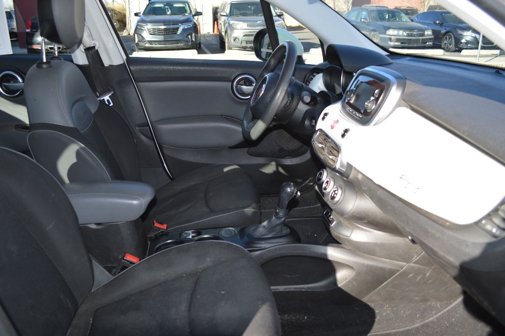 2017 FIAT 500 Image 10