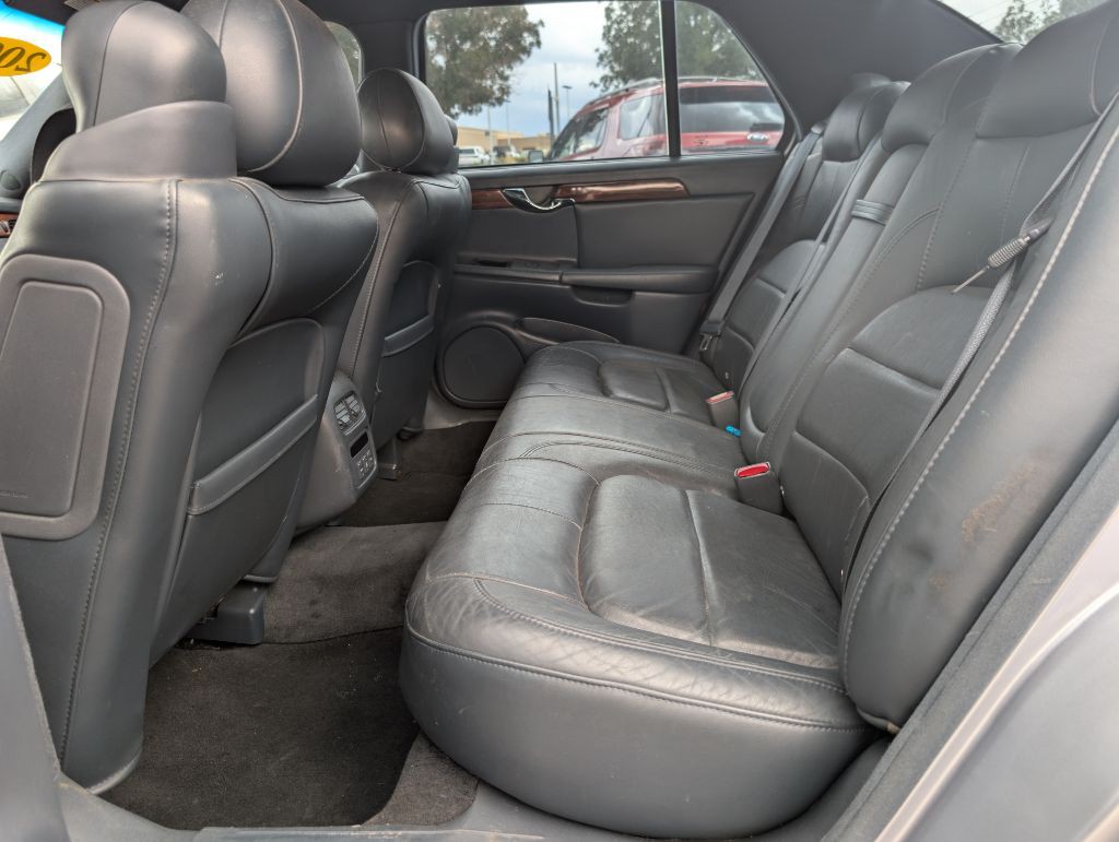 2005 Cadillac DeVille Image 12
