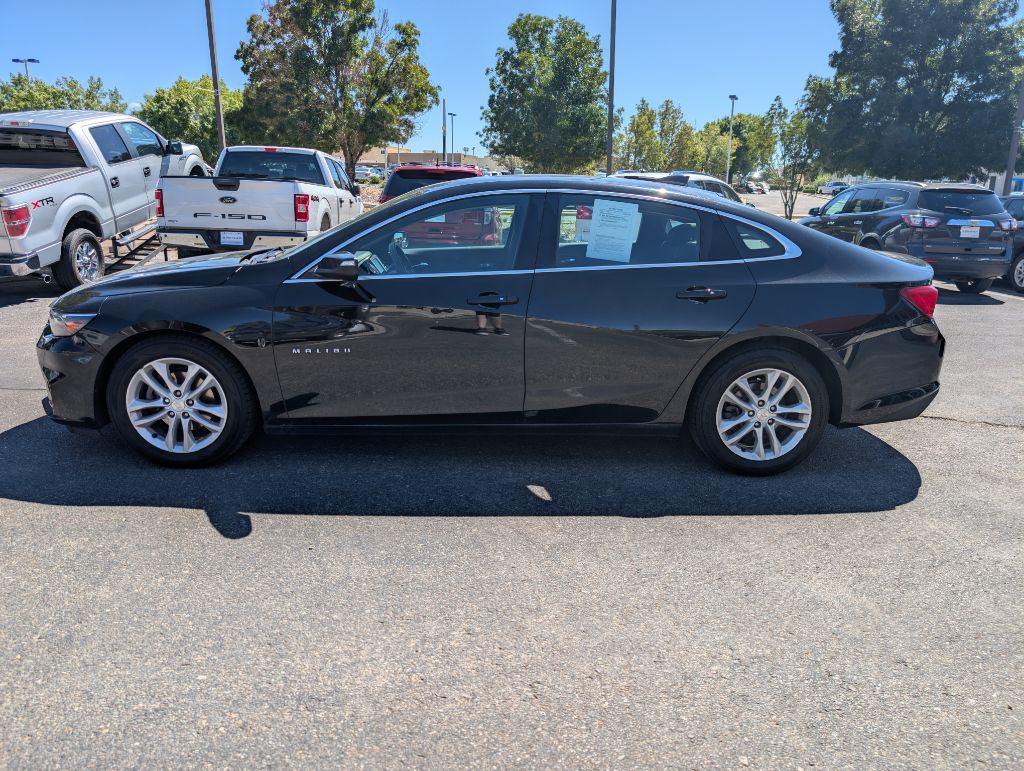 2017 Chevrolet Malibu Image 2