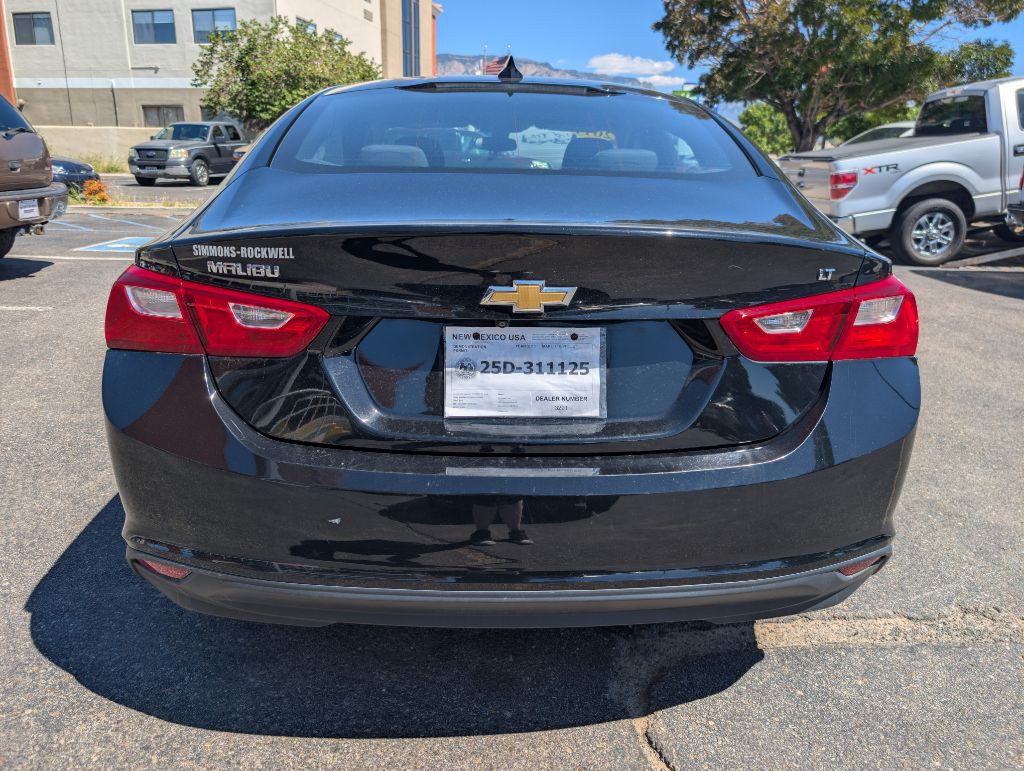 2017 Chevrolet Malibu Image 4