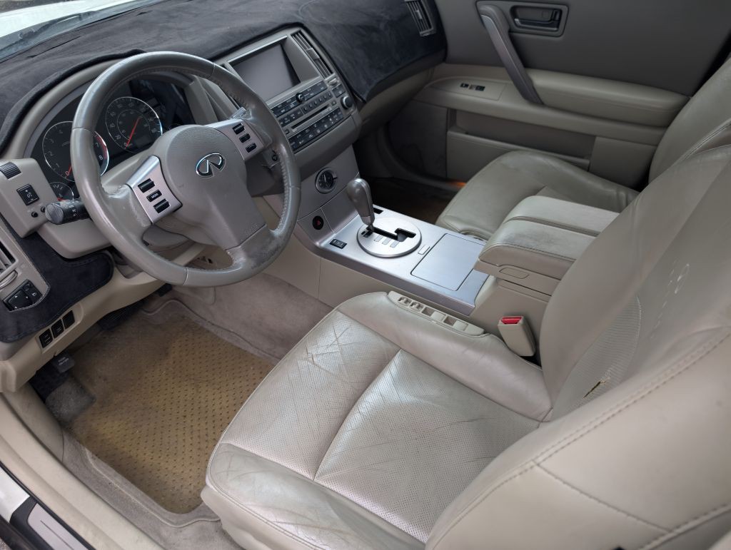 2004 INFINITI FX35 Image 10