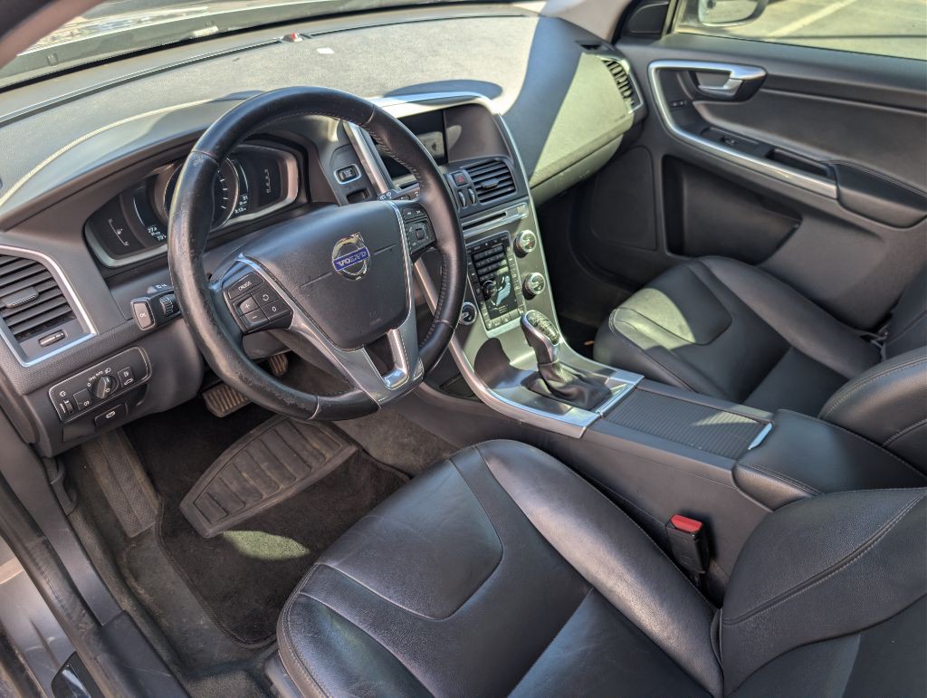 2016 Volvo XC60 Image 9