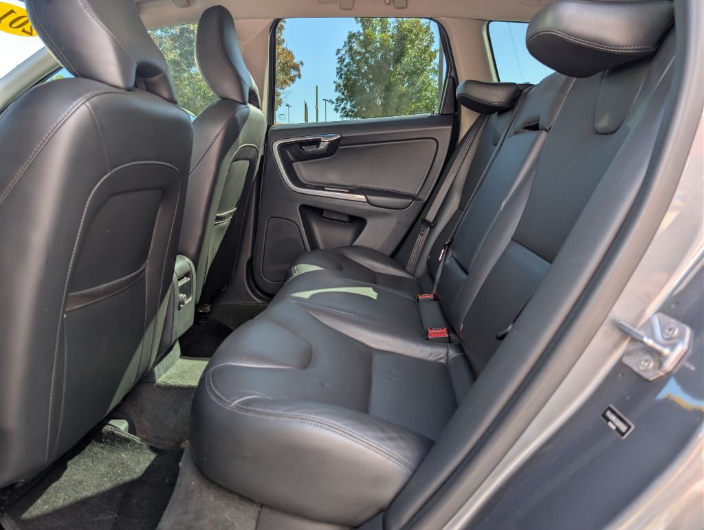 2016 Volvo XC60 Image 11