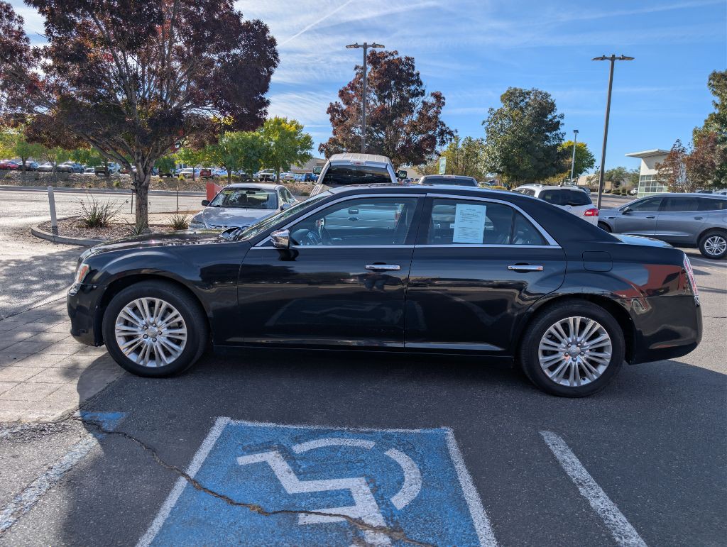 2014 Chrysler 300 Image 2
