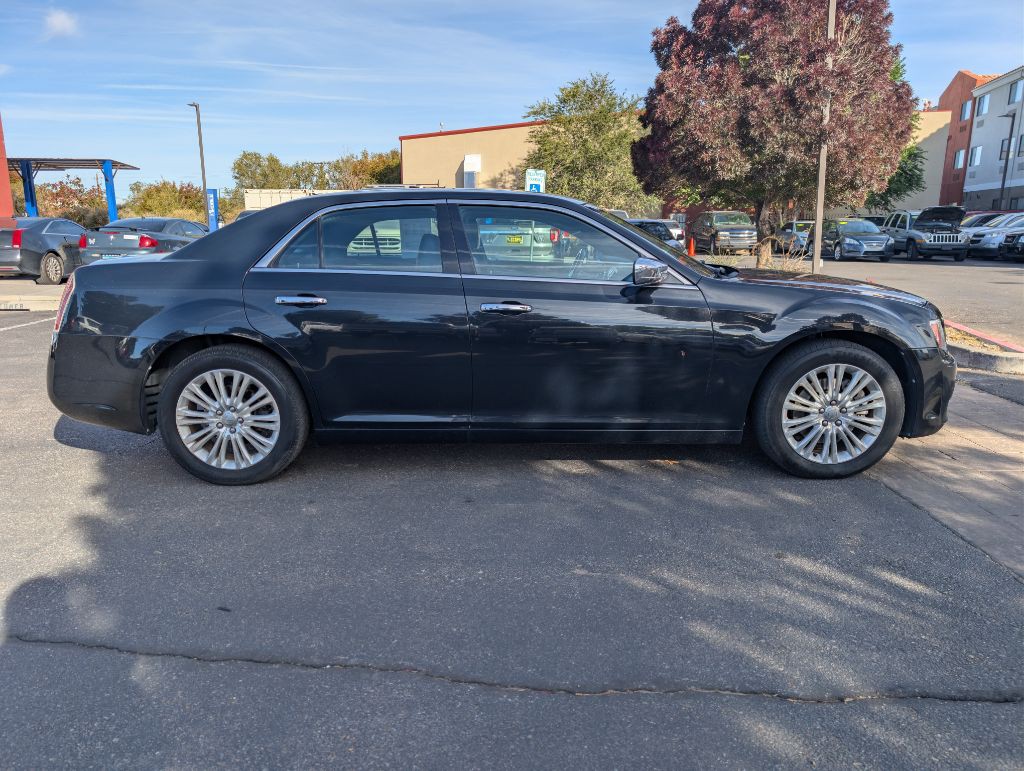 2014 Chrysler 300 Image 6