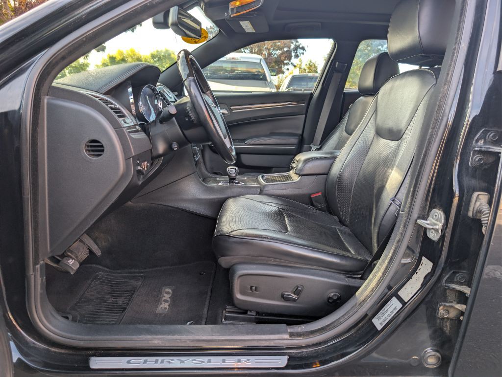 2014 Chrysler 300 Image 10