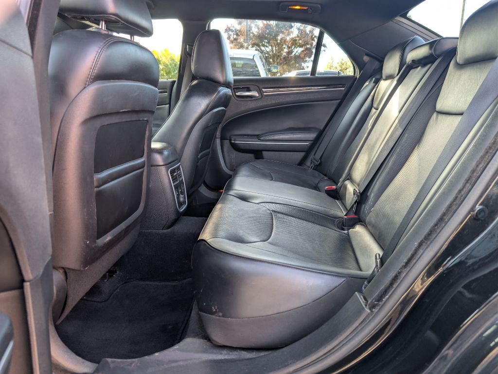 2014 Chrysler 300 Image 11