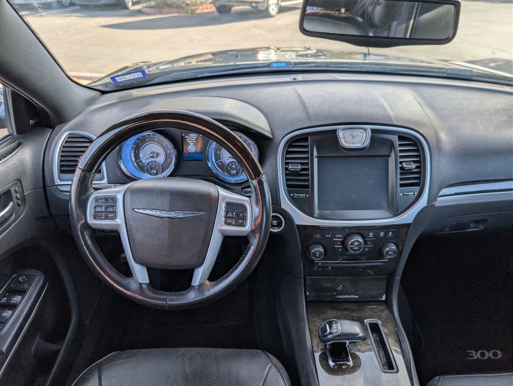 2014 Chrysler 300 Image 12