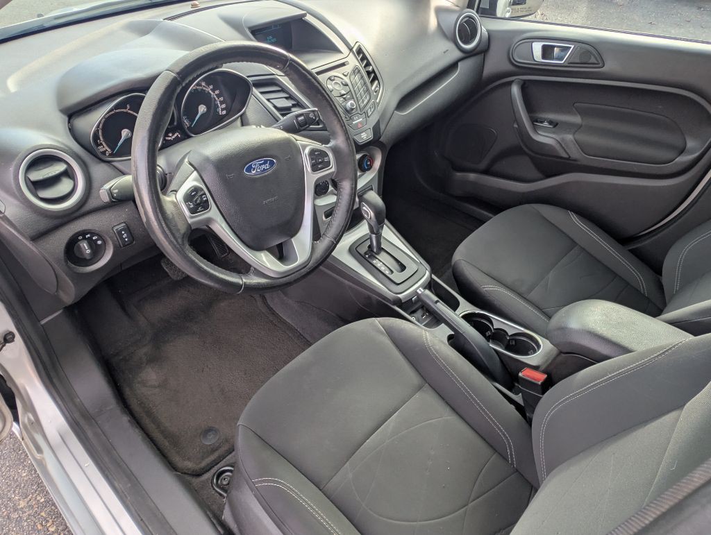 2016 Ford Fiesta Image 9