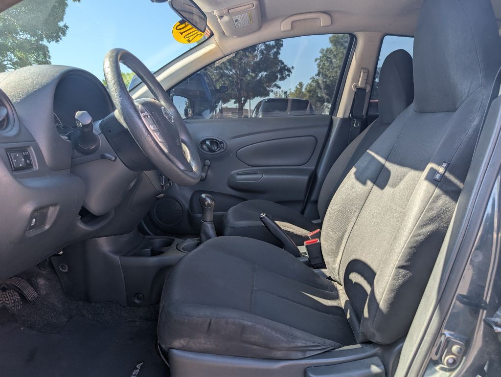 2016 Nissan Versa Image 9