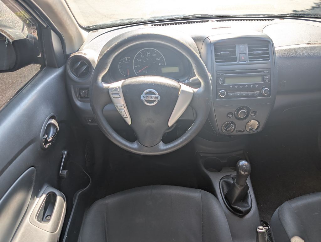 2016 Nissan Versa Image 12