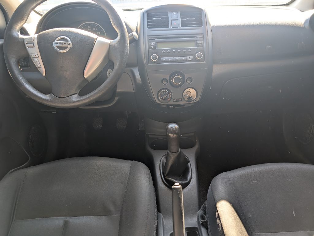 2016 Nissan Versa Image 13