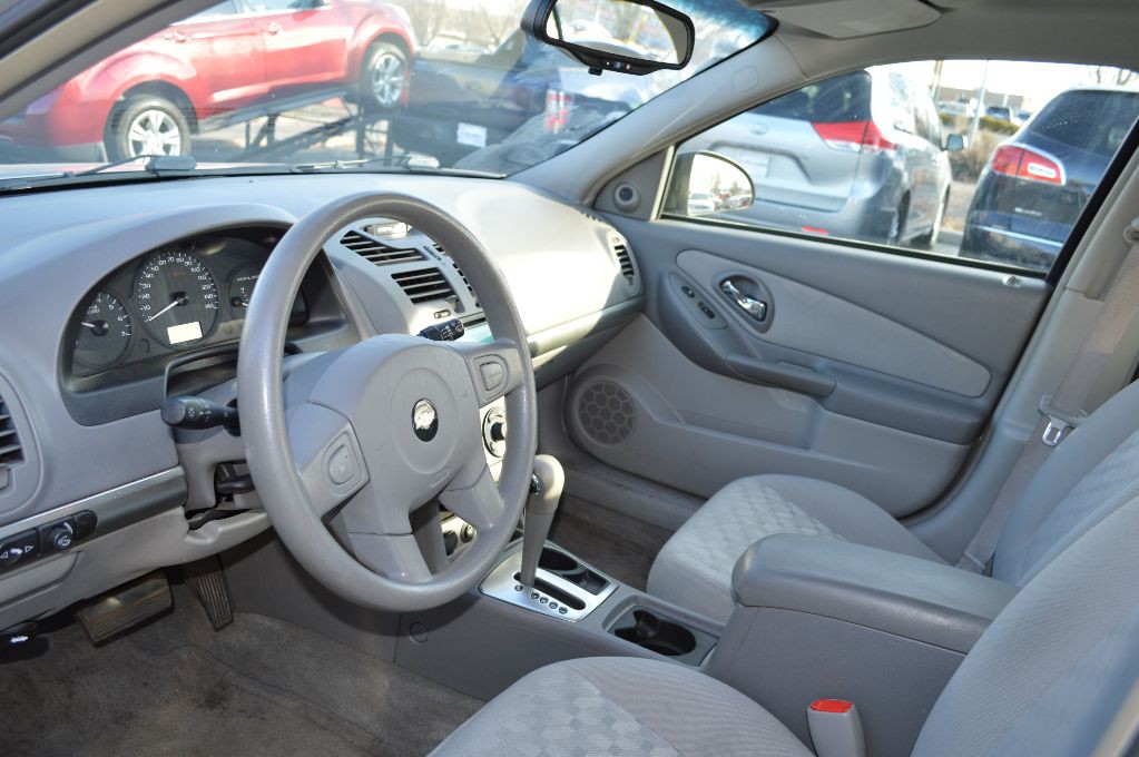 2004 Chevrolet Malibu Image 8