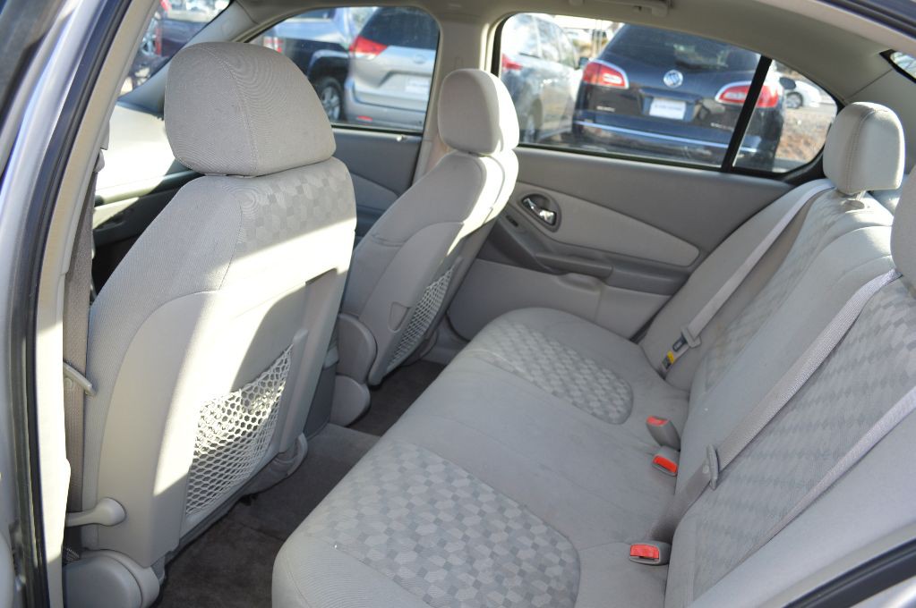 2004 Chevrolet Malibu Image 10