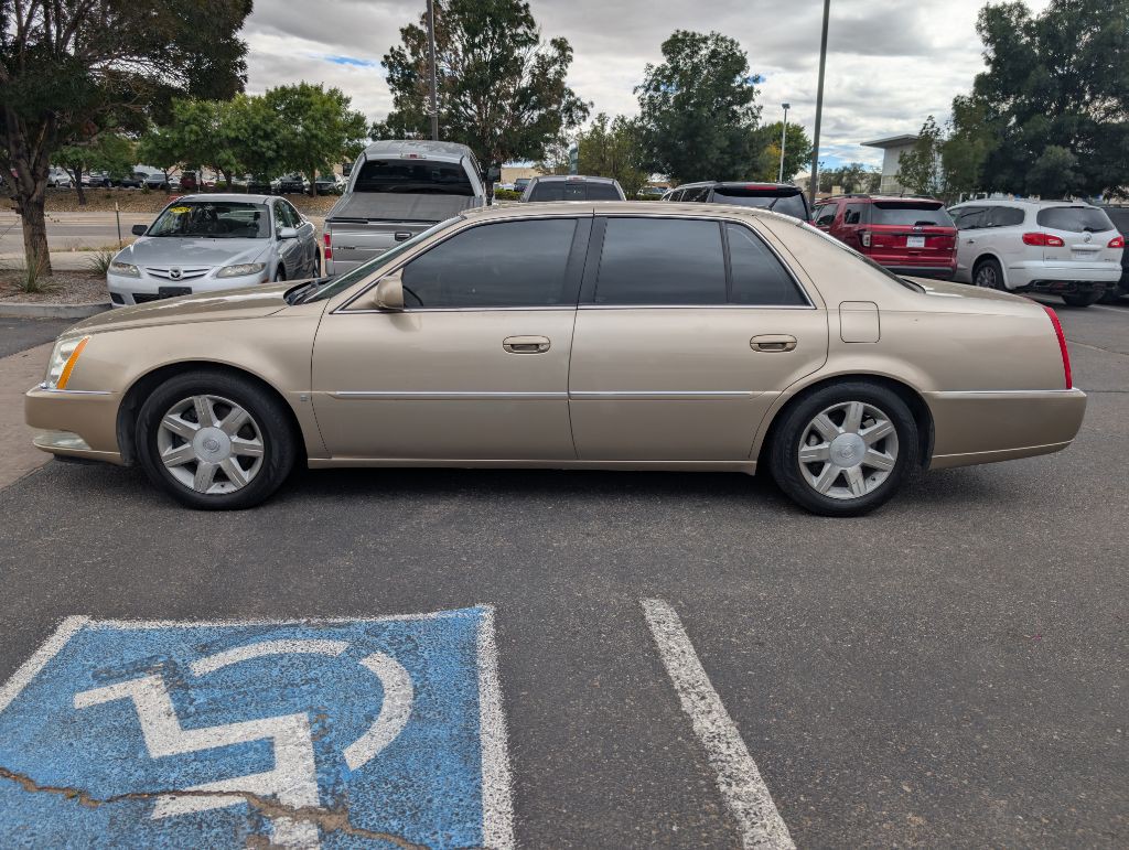 2006 Cadillac DTS Image 2