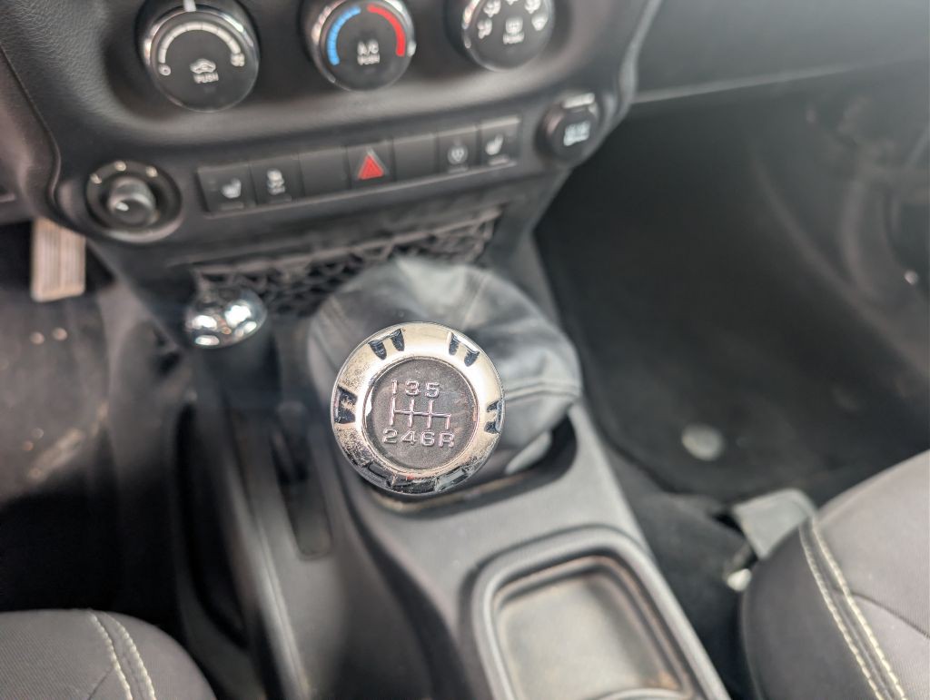 2014 Jeep Wrangler Image 13