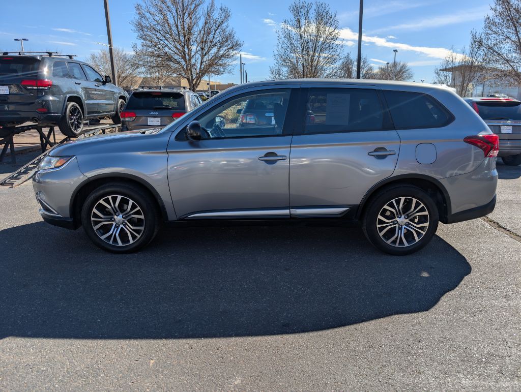 2016 Mitsubishi Outlander Image 2