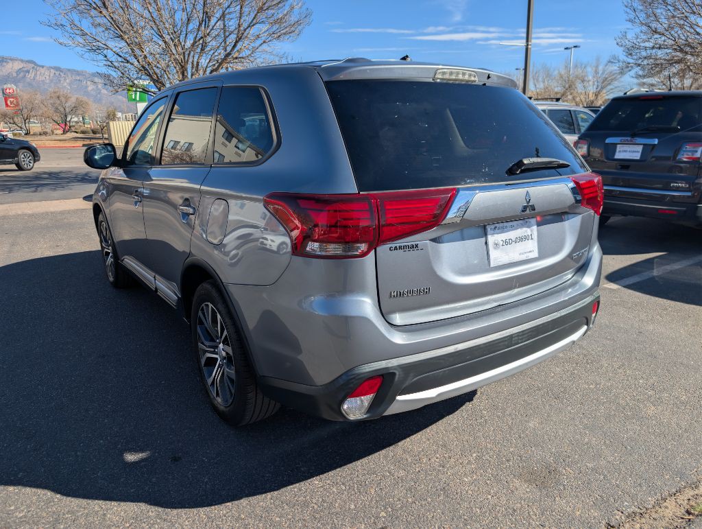 2016 Mitsubishi Outlander Image 3