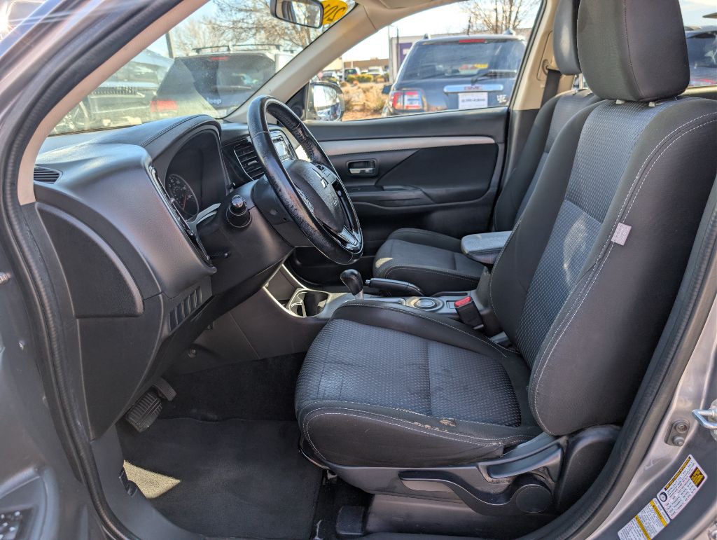 2016 Mitsubishi Outlander Image 10