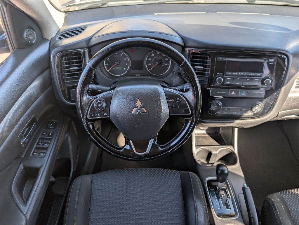 2016 Mitsubishi Outlander Image 13