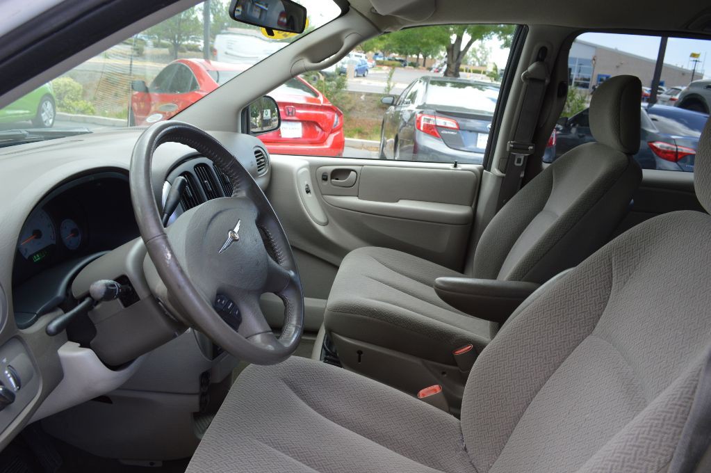 2006 Chrysler Town & Country Image 7